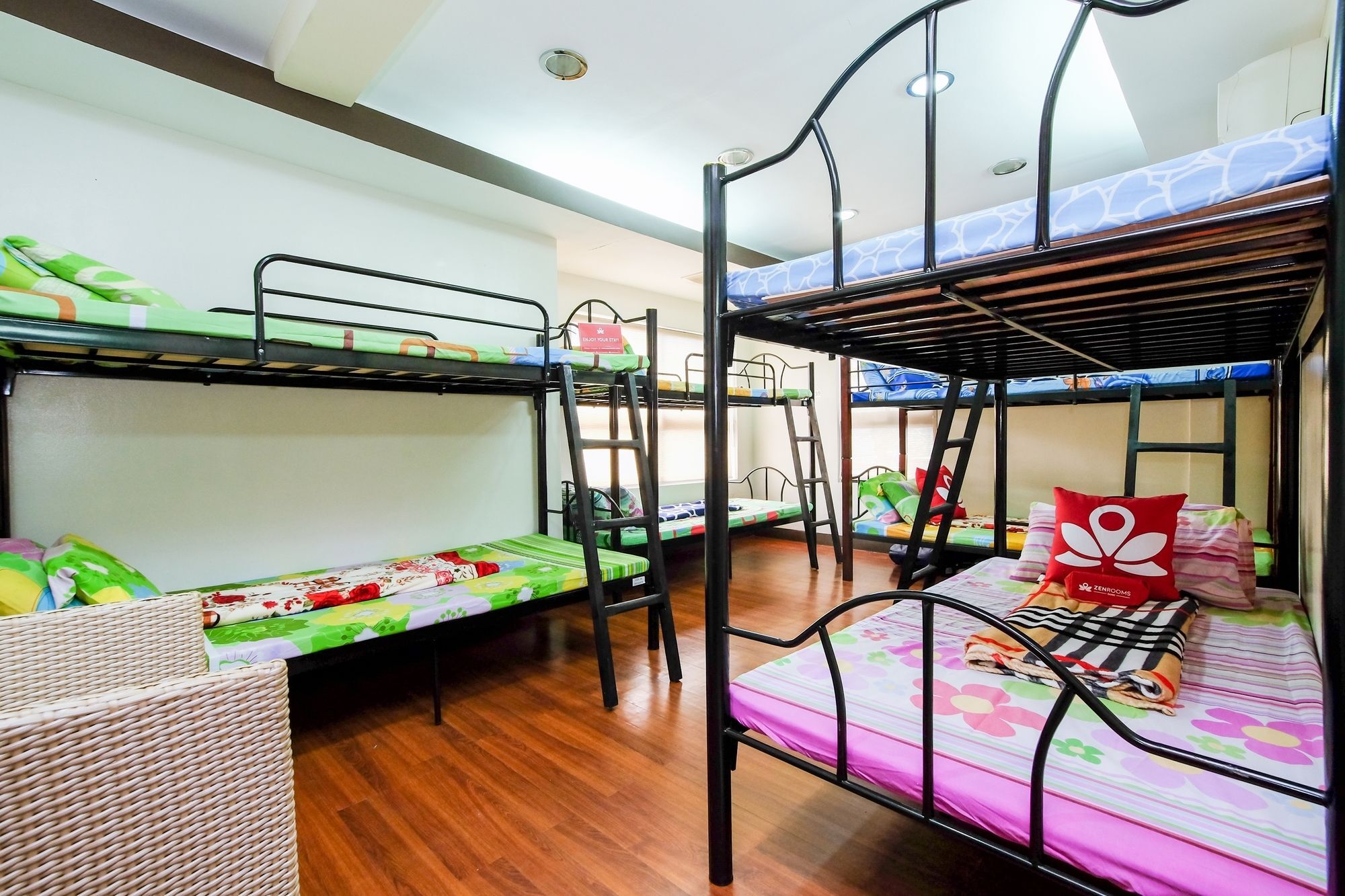 Zen Hostel Quirino Ave. Malate Маніла Екстер'єр фото